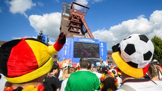 Fans ins Gelsenkirchen bei Poblic Viewing