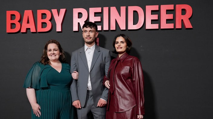 Die drei Hauptdarsteller.innen der Netflix Serie Baby Reindeer