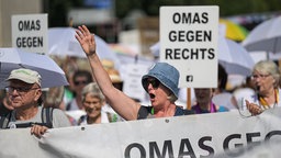 Demo: Omas gegen rechts