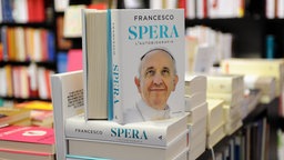 Autobiographie Papst Franziskus, Cover auf italienisch "Spera" ("Hoffe")