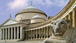 Piazza del Plebiscito a Napoli