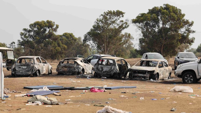 Napušteni automobili posetilaca muzičkog festivala koji je bio jedno od mesta napada Hamasa