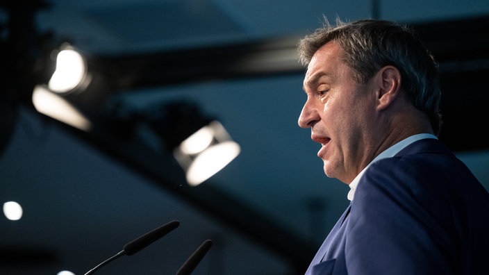 Markus Söder (CSU), Ministerpräsident von Bayern, nimmt nach einer Sitzung des CSU-Vorstands zur Landtagswahl in Bayern an einer Pressekonferenz teil.