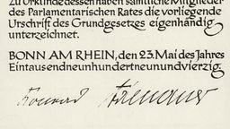 Grundgesetz, Unterschrift Konrad Adenauar 1949.