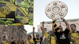 Fans feiern den Meistertitel des BVB