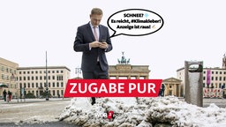 Satirische Fotomontage: Christian Lindner steht vor einem Schneeberg am brandenburger Tor, schaut auf sein Handy und sagt: "Schnee? Es reicht, Klimakleber! Anzeige ist raus!"