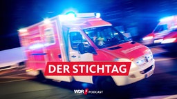 Rettungswagen der Feuerwehr mit Blaulicht.