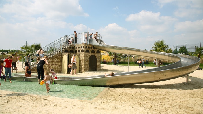 Irrland: Erlebnislabyrinth zwischen Bauernhof und Riesenspielplatz