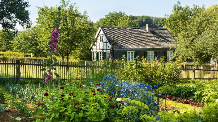 Fachwerkhaus mit Bauerngarten im Frelichtmuseum Lindlar