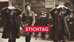 Britischer Soldat führt 1920 in Dublin zwei verhaftete Sinn-Fein-Mitglieder ab	