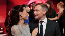 Christian Lindner und seine Ehefrau Franca Lehfeldt bei einer Spenden-Gala 2024.