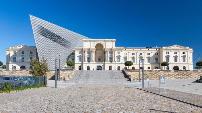 Außenansicht vom Militärhistorischen Museum in Dresden.