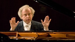 András Schiff bei einem Konzert auf dem Lucerne Festival 2007