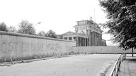 Berliner Mauer am Brandenburger Tor 1982.