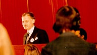 Ibrahim Böhme steht beim SPD Parteitag in Leipzig 1990 am Rednerpult.