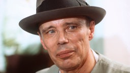 Ein Porträt des Künstlers Joseph Beuys.