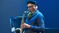 Der US-amerikanischer Tenorsaxophonist und Flötist Charles Llyod.