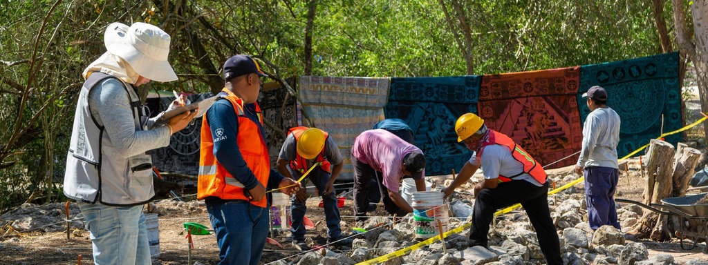 Das Beitragsbild des WDR3 Kulturfeature "Öffnungen. Mexico-Archäologie" zeigt Archäologen bei der Arbeit in Mexiko. 