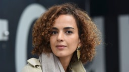 das Beitragsbild des WDR3 Kulturfeature "Macht, Lügen und Geheimnisse - Starautorin Leila Slimani " zeigt ein Porträt von Leila Slimani aus dem Jahr 2017.