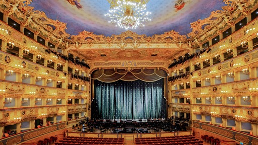 Teatro La Fenice, Blick auf die Bühne vom Publikum