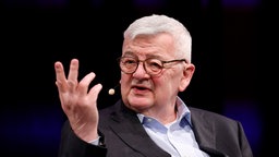 Politiker Joschka Fischer (Grüne) bei einer Litcologne-Veranstaltung in Köln 2024.