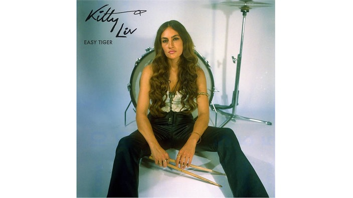 Albumcover von "Easy Tiger" von Kitty Liv.