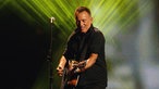 30.09.2017, Kanada, Toronto: US-Sänger Bruce Springsteen singt während der Abschlussveranstaltung der Invictus Games