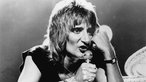 Der aus Schottland stammende Rocksänger Rod Stewart am 15.9.1976 während einer Probe im Studio des Fernsehsenders London Weekend Television für die Musik-Sendung "Supersonic".