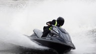 Rowan Atkinson auf Jetski