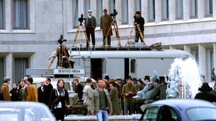 Dreharbeiten für den Hollywood-Film "Der Vorleser" vor dem Gebäude der Gerling-Versicherung in Köln statt. 