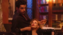  Christopher Abbott und Jessica Chastain in einer Szene aus dem Film "The Forgiven". 