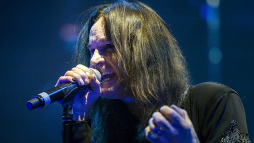 Ozzy Osbourne während eines Auftritts mit seiner Band Black Sabbath in Budapest, Ungarn (2016)