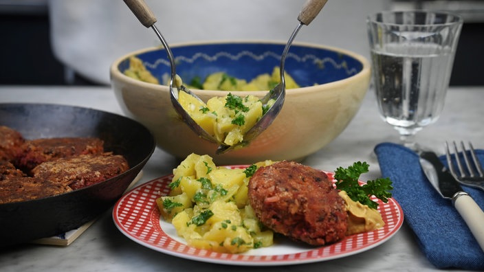 Vegetarische Frikadellen zu Kartoffelsalat