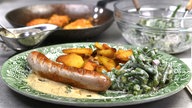 Bohnensalat mit Büchsenmilch, Bratkartoffeln und Beilagen