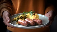 Salsiccia mit geröstetem Wirsing zu Kartoffelpüree