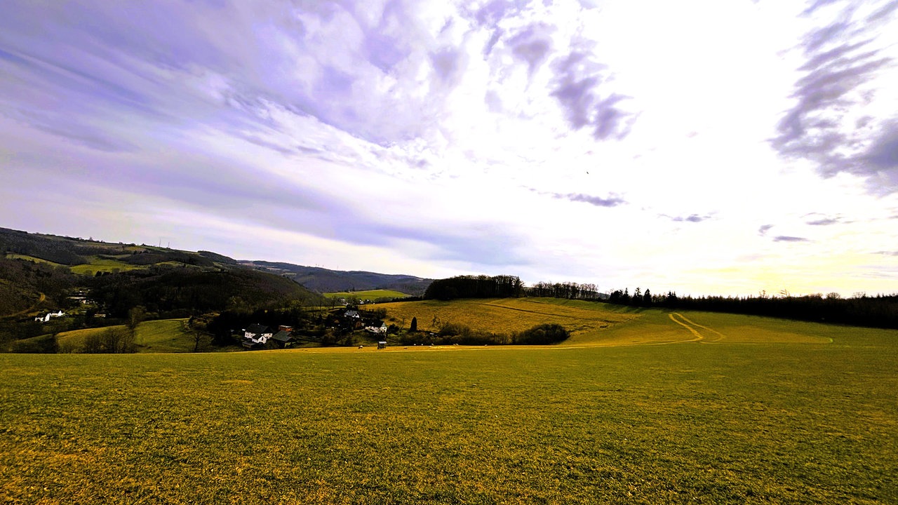 Von der Burg Altena zur Dechenhöhle 