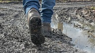 Im Schlamm werden Wanderschuhe benötigt