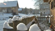 Eine schneebedeckte Landschaft in Kommern