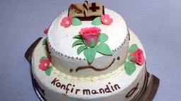 Buttercreme-Torte mit Marzipanbibel