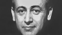 Portrait in schwarz-weiß von Dichter Paul Celan