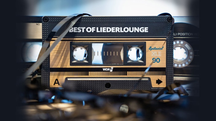 Eine Musikkassette mit der Aufschrift "Best of Liederlounge"