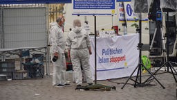 Polizei arbeitet am Tatort, an dem ein Mann Menschen an einem Informationsstand der islamfeindlichen Bewegung Pax Europa in Mannheim angegriffen hat (31.05.2024).