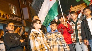 Demonstration von Pro-palästinensische Aktivisten in Duisburg-Hochfeld.