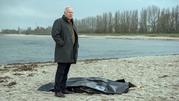 Szene aus "Borowski und das ewige Meer", Tatort aus Kiel