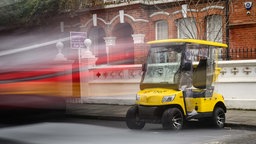 Ein Elektro-Buggy steht im Januar 2025 in London-Fulham vor einem Haus