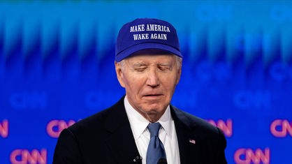 Montage von US-Präsident Biden mit einer Kappe mit der Aufschrift "Make America Wake Again"