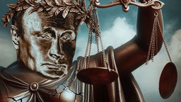 Bildmontage: Putin als Justitia-Statue mit kaputter Waage