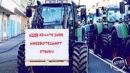 Satirische Montage eines Treckers mit einem Banner mit der Aufschrift "Hier könnte Ihre Hassbotschaft stehen"