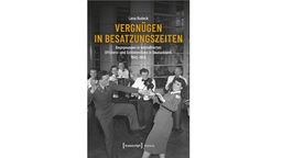 Buchcover: "Vergnügen in Besatzungszeiten" von Lena Rudeck
