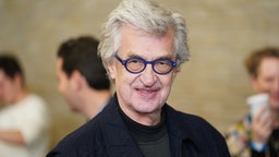 Wim Wenders bei der Premiere von Perfect Days am 15.12.2023 im Kino International in Berlin